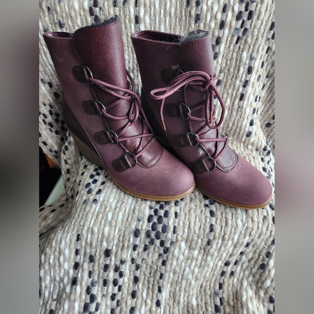 Cloudwalkers Emerson Wedge Mules, Size 7W Wedge Mule Boots, Size 7W FITS an 8